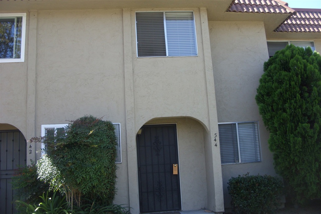 very nice affordable condo located in nice complex with convenient location to shopping, restaurants, and social events. pergo style floors thru out, half bath downstairs with full bath and bedrooms located upstairs. nice private rear fenced patio with access to detached garage. this is a very nice unit which needs a bit of tlc but will make a great starter home for your first time buyer or investor, why pay rent at this affordable price when you can own. laundry room off rear patio. Neighborhoods: lake park terrace Equipment: Range/Oven Other Fees: 0 Sewer: Sewer Connected Topography: LL