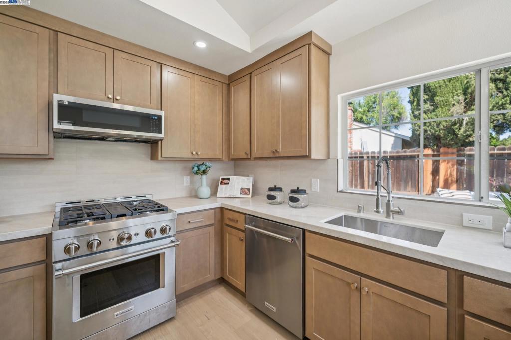 GREGORY GARDENS - Residential