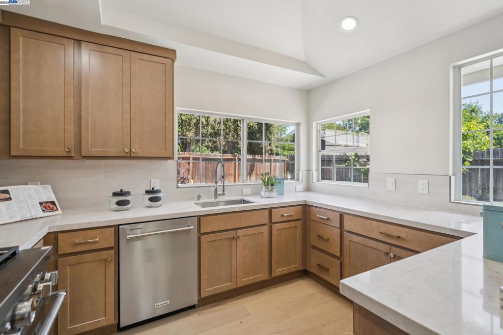 GREGORY GARDENS - Residential