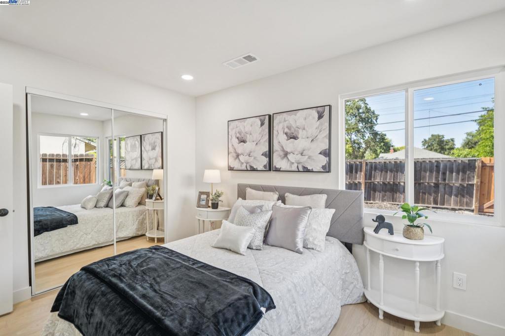 GREGORY GARDENS - Residential