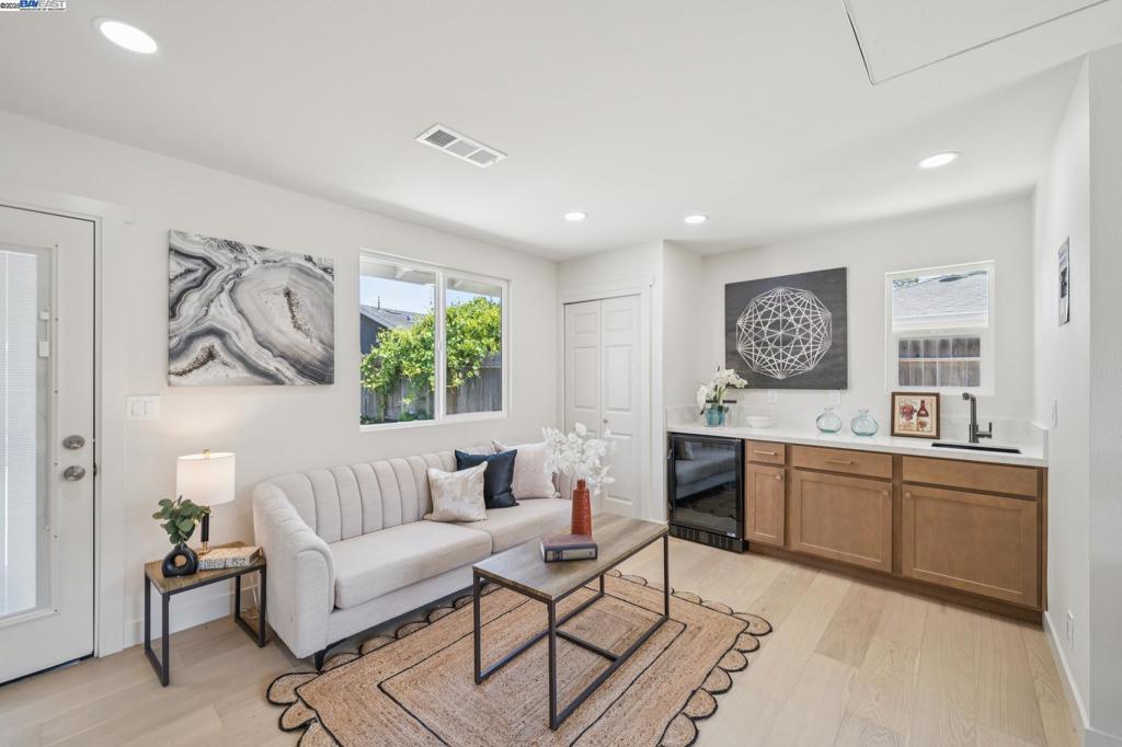 GREGORY GARDENS - Residential