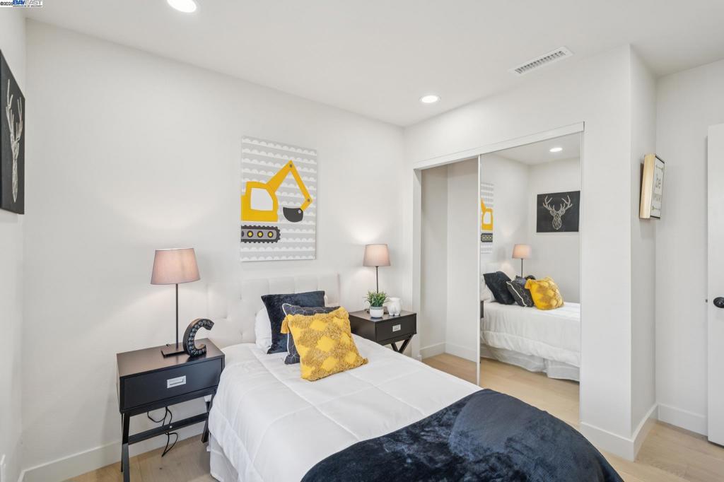 GREGORY GARDENS - Residential