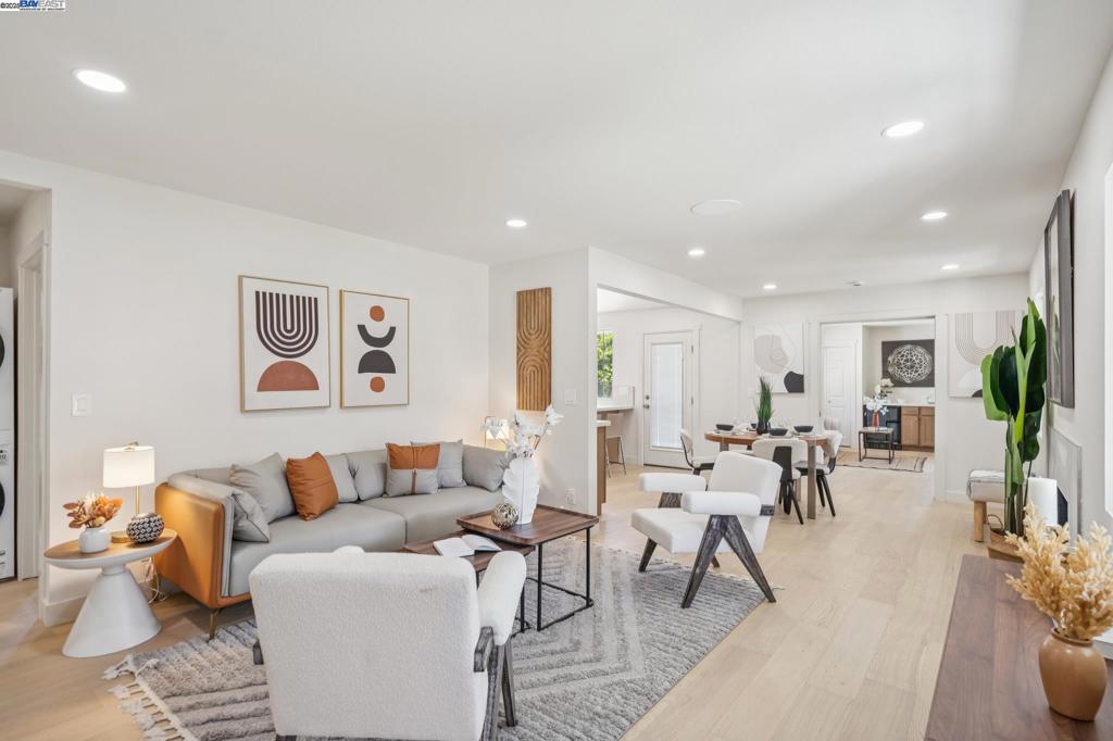 GREGORY GARDENS - Residential