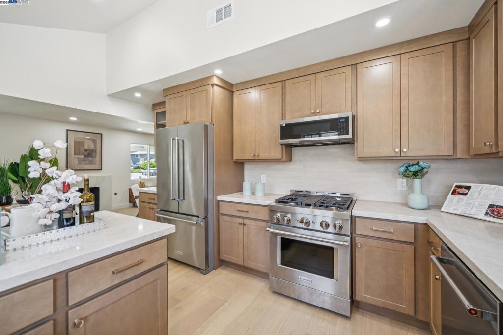 GREGORY GARDENS - Residential