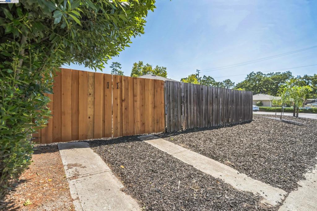 GREGORY GARDENS - Residential