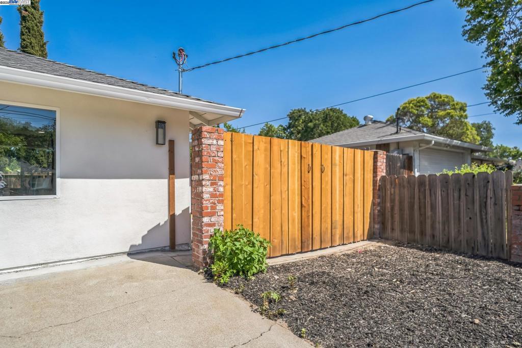 GREGORY GARDENS - Residential