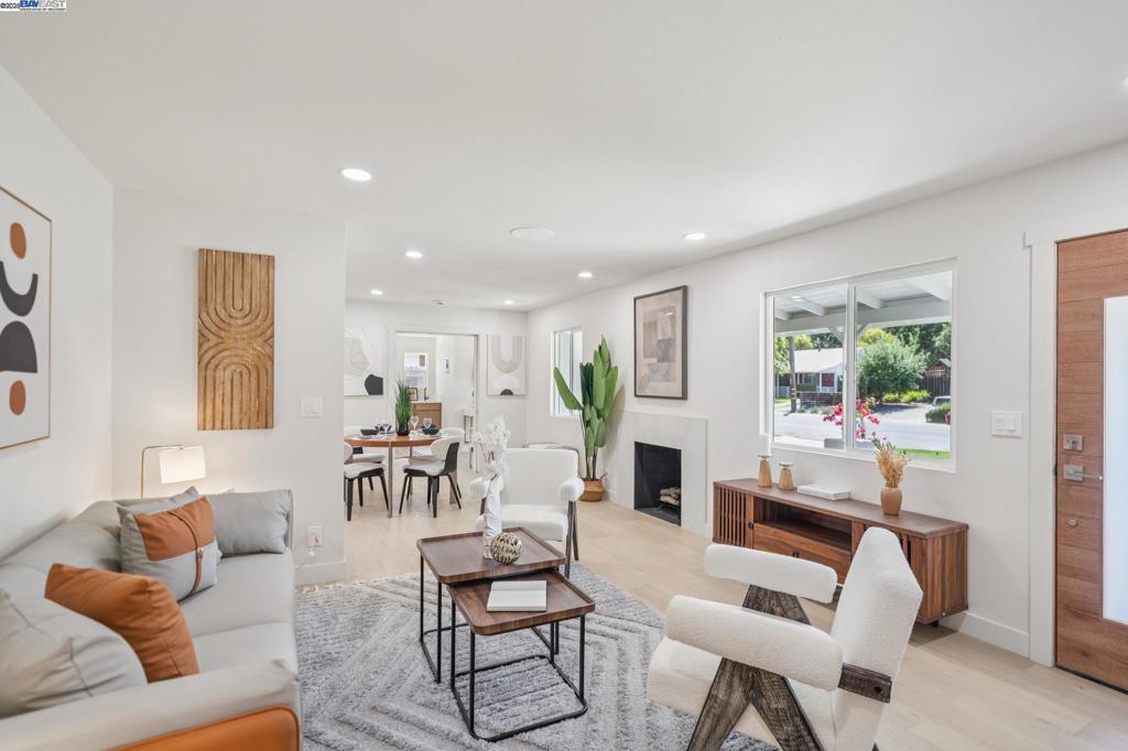 GREGORY GARDENS - Residential