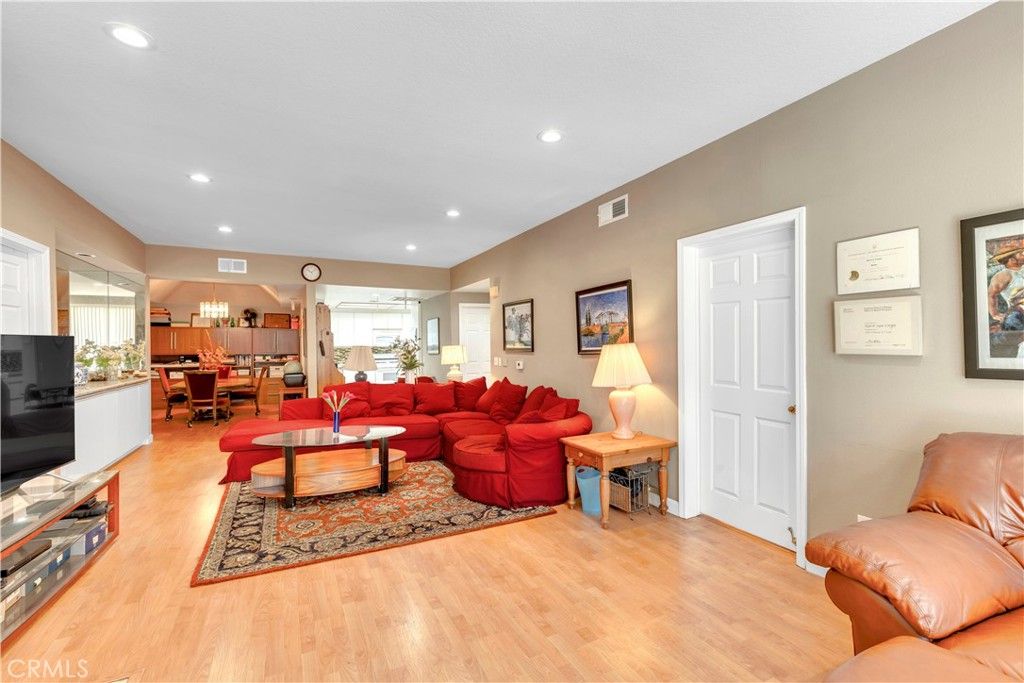 Photo of 10511 Ashton #101, Los Angeles, CA 90024 (MLS # DW25268272)