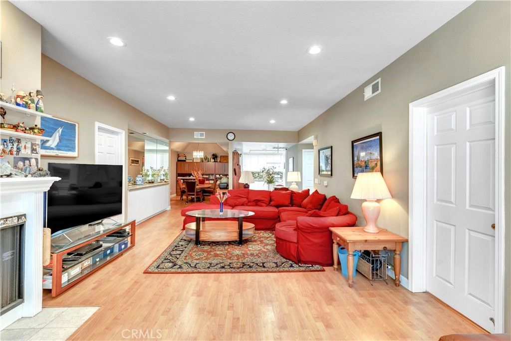 Photo of 10511 Ashton #101, Los Angeles, CA 90024 (MLS # DW25268272)