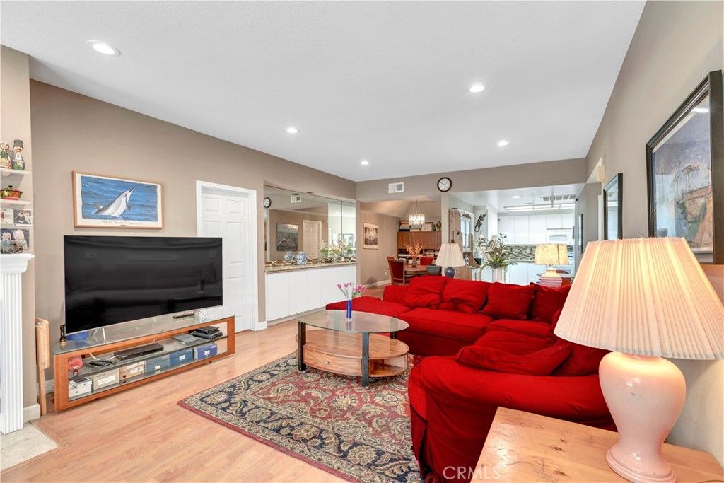 Photo of 10511 Ashton #101, Los Angeles, CA 90024 (MLS # DW25268272)