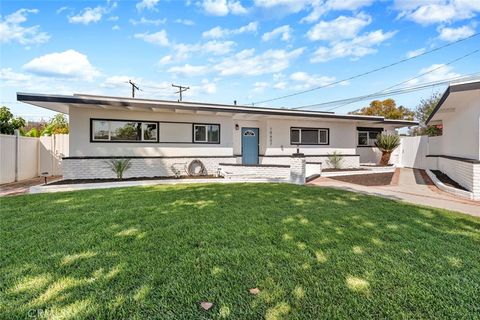 Photo of 10607 La Alba Drive, Whittier, CA 90603 (MLS # PW26065127)