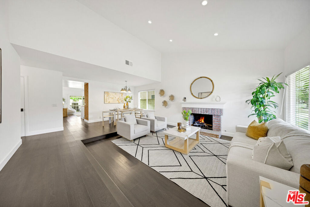 5921 E Avenida Arbol