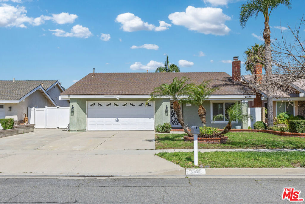5921 E Avenida Arbol