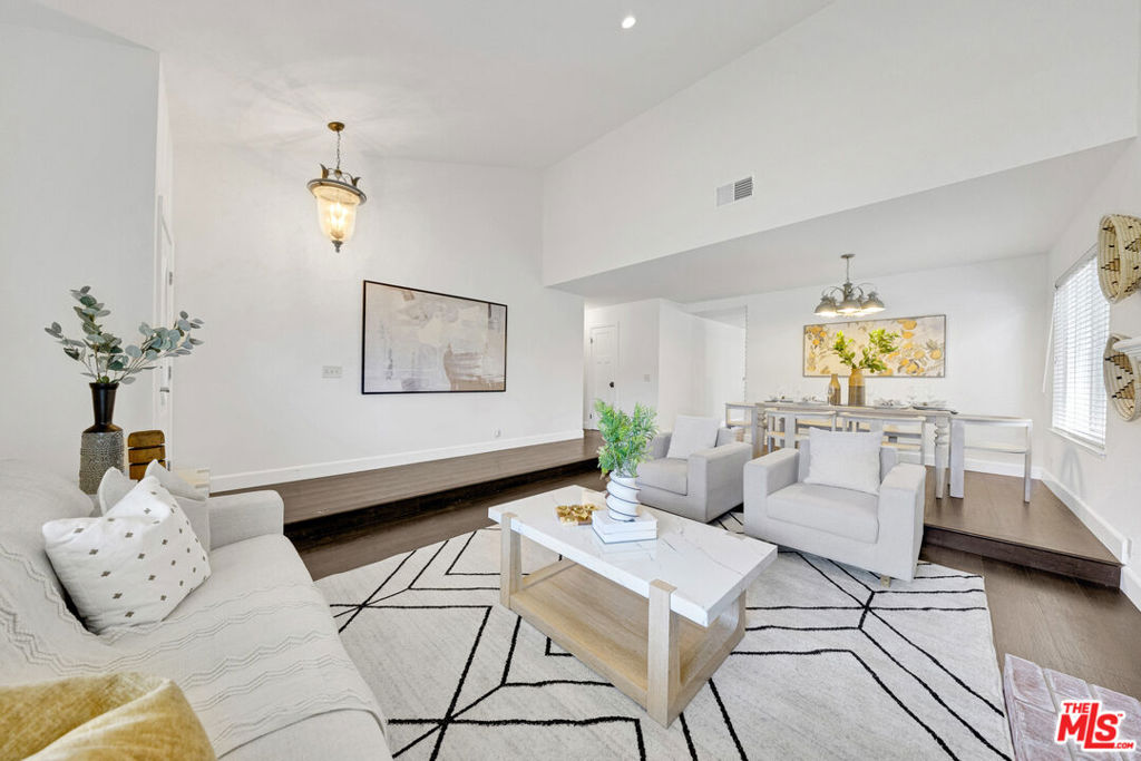 5921 E Avenida Arbol
