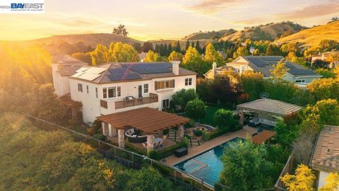 Photo of 326 Golden Grass Dr, Alamo, CA 94507 (MLS # 41134499)