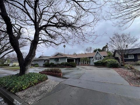 Photo of 1520 Willowdale Drive, San Jose, CA 95118 (MLS # ML82035016)