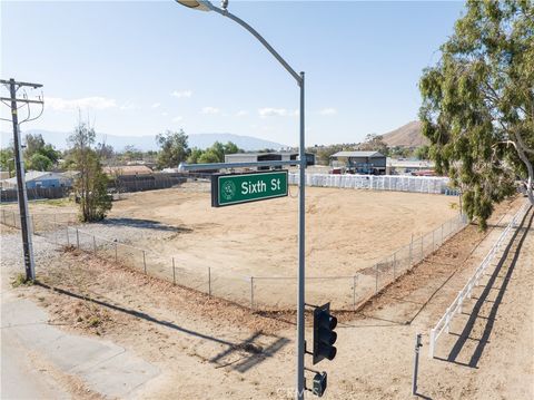 Photo of 1100 6th St, Norco, CA 92860 (MLS # SW25130148)