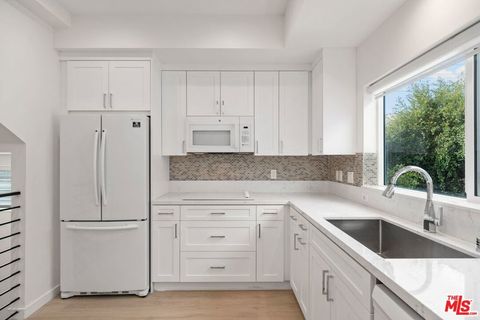 Tiny photo for 1187 CRENSHAW Boulevard #102, Los Angeles, CA 90019 (MLS # 25603037)