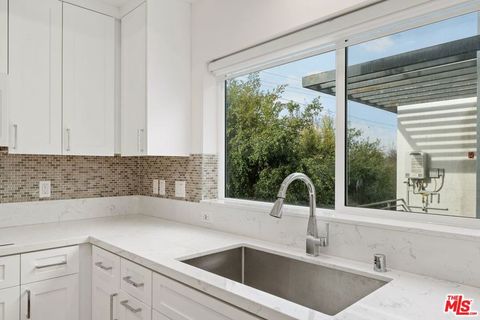 Tiny photo for 1187 CRENSHAW Boulevard #102, Los Angeles, CA 90019 (MLS # 25603037)
