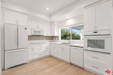 Tiny photo for 1187 CRENSHAW Boulevard #102, Los Angeles, CA 90019 (MLS # 25603037)