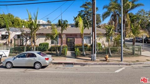 Photo of 4430 Inglewood Boulevard, Los Angeles, CA 90066 (MLS # 25503073)