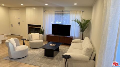 Photo of 356 N Orange Grove Boulevard, Pasadena, CA 91103 (MLS # 26639885)