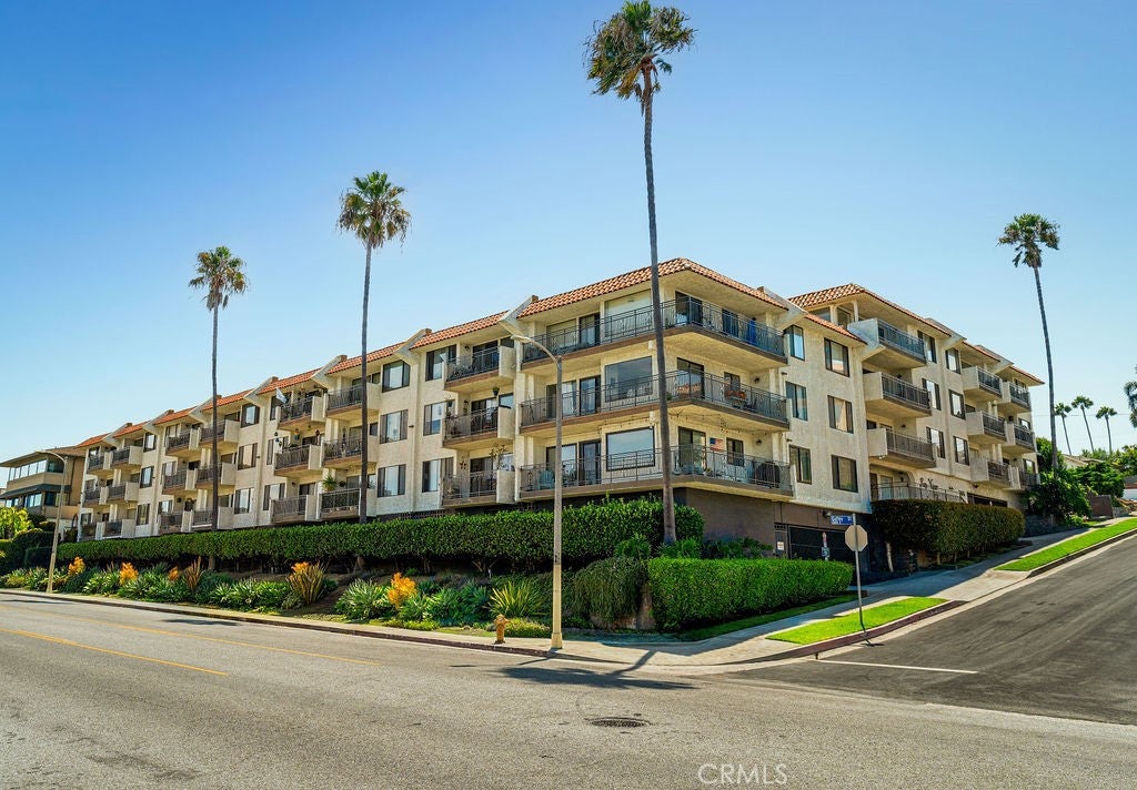 765 W 26th Street 105