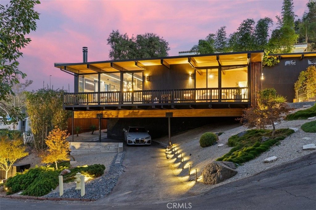 Photo of 21090 Rios Street, Woodland Hills, CA 91364 (MLS # SR26065053)