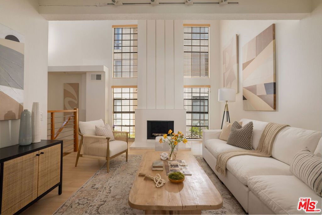934 2nd Street 3, Santa Monica CA 90403