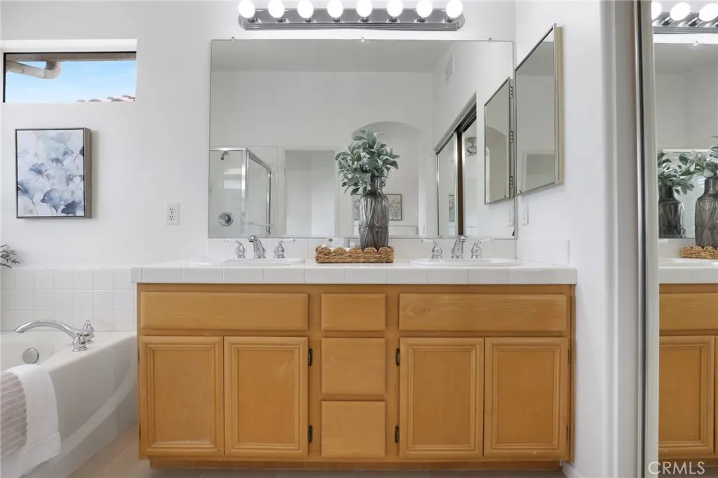 Laguna Niguel, California 92677, United States, 2 Bedrooms Bedrooms, ,3 BathroomsBathrooms,Residential,Active,231148