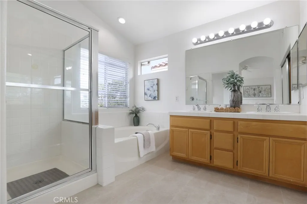 Laguna Niguel, California 92677, United States, 2 Bedrooms Bedrooms, ,3 BathroomsBathrooms,Residential,Active,231148