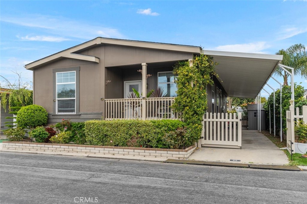 3595 Santa Fe Avenue 90