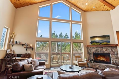 Photo of 756 Brentwood Drive, Lake Arrowhead, CA 92352 (MLS # IG26011149)