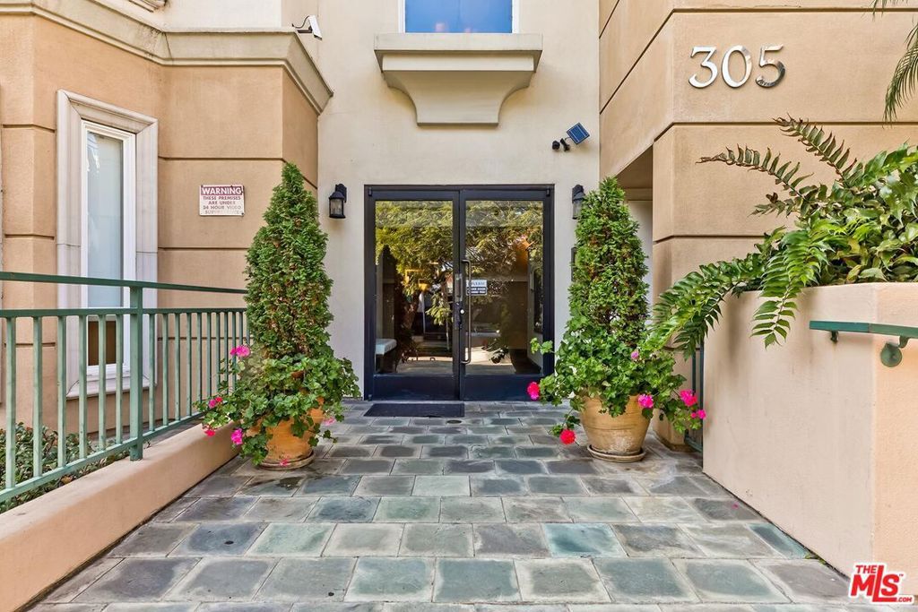 Photo of 305 Arnaz Drive #304, Los Angeles, CA 90048 (MLS # 26634259)