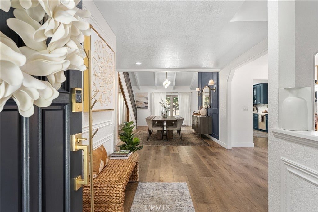 5825 Paseo De La Cumbre