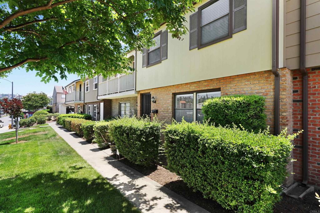 11935 Royal Rd E