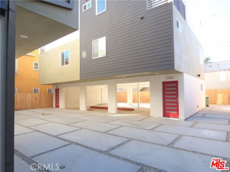 1113 Carmona Avenue