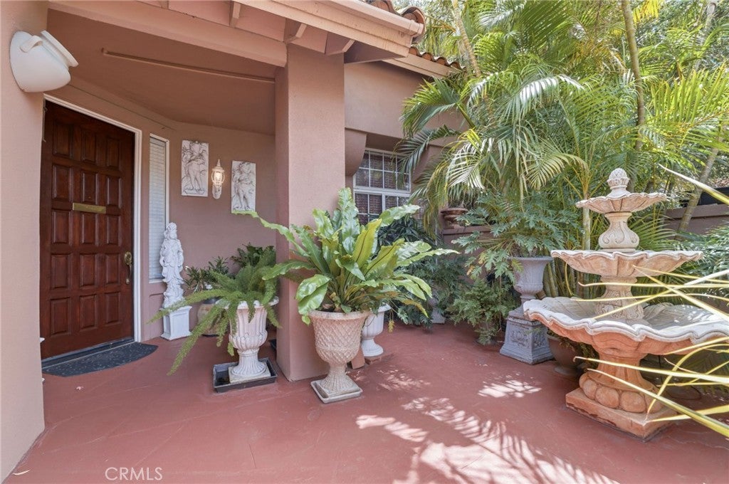 933 La Salle Circle
