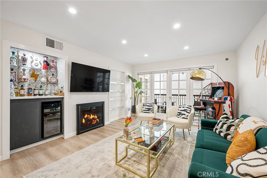 Photo of 906 N Doheny Drive #318, West Hollywood, CA 90069 (MLS # SR25200642)