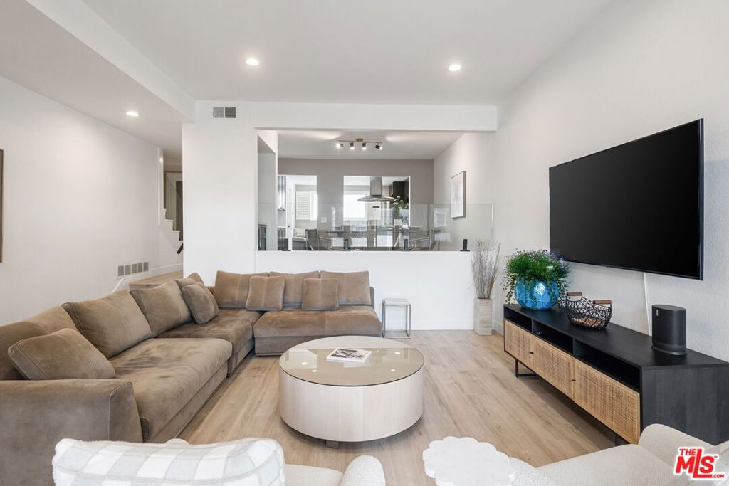 17165 Palisades Circle