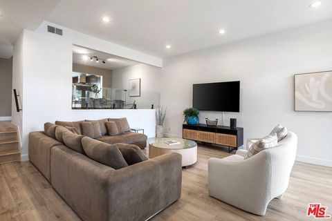 Photo of 17165 Palisades Circle, Pacific Palisades, CA 90272 (MLS # 26750369)