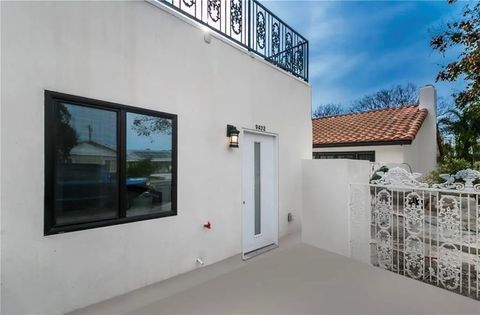 Photo of 9574 Geyser Avenue, Northridge, CA 91324 (MLS # SR26036376)