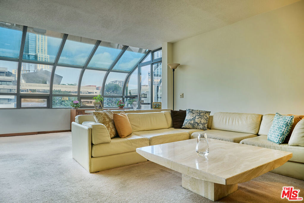 880 W 1st Street 703