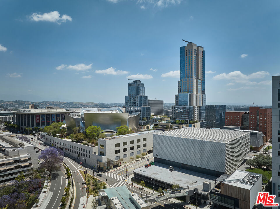 880 W 1st Street 703