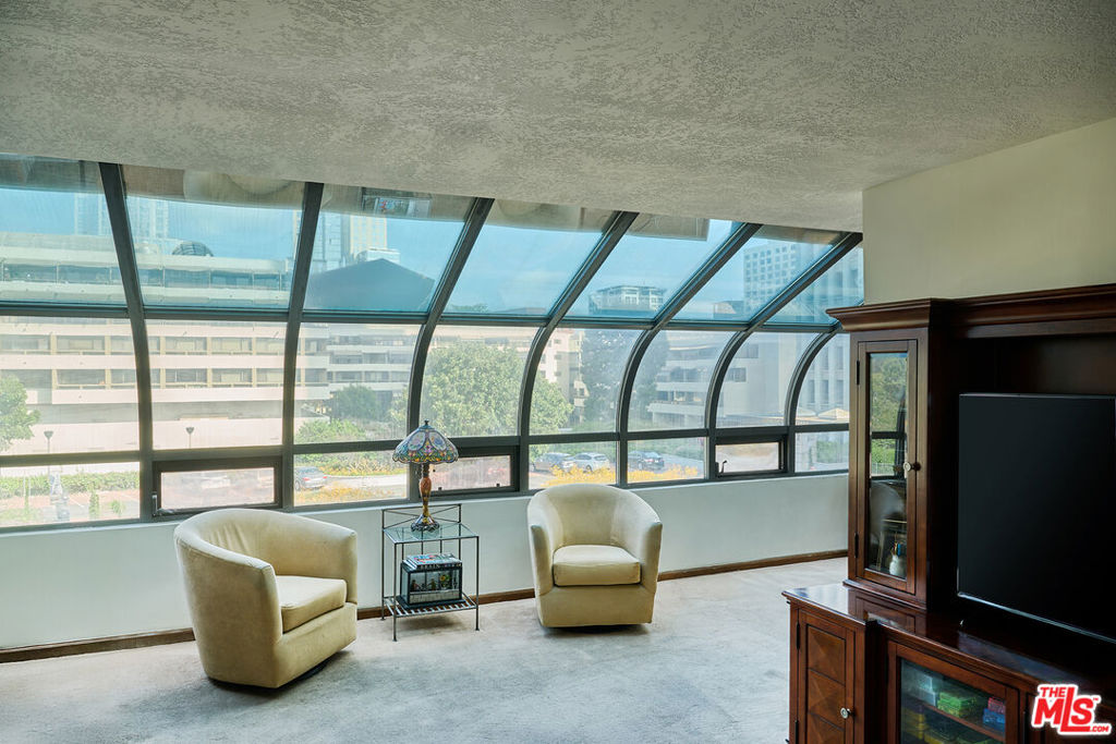 880 W 1st Street 703