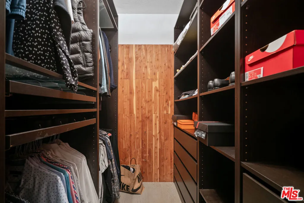 West Hollywood, California 90069, United States, 1 Bedroom Bedrooms, ,2 BathroomsBathrooms,Residential,Active,247480