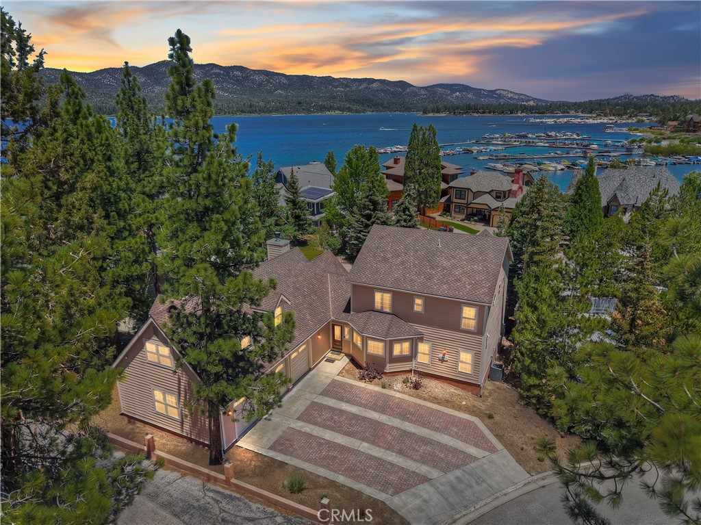 494 Lakeview Court