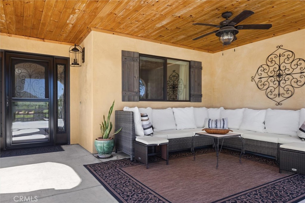 927 Osos Way