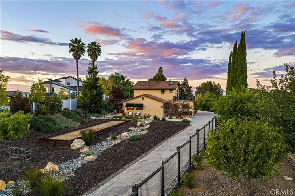 927 Osos Way