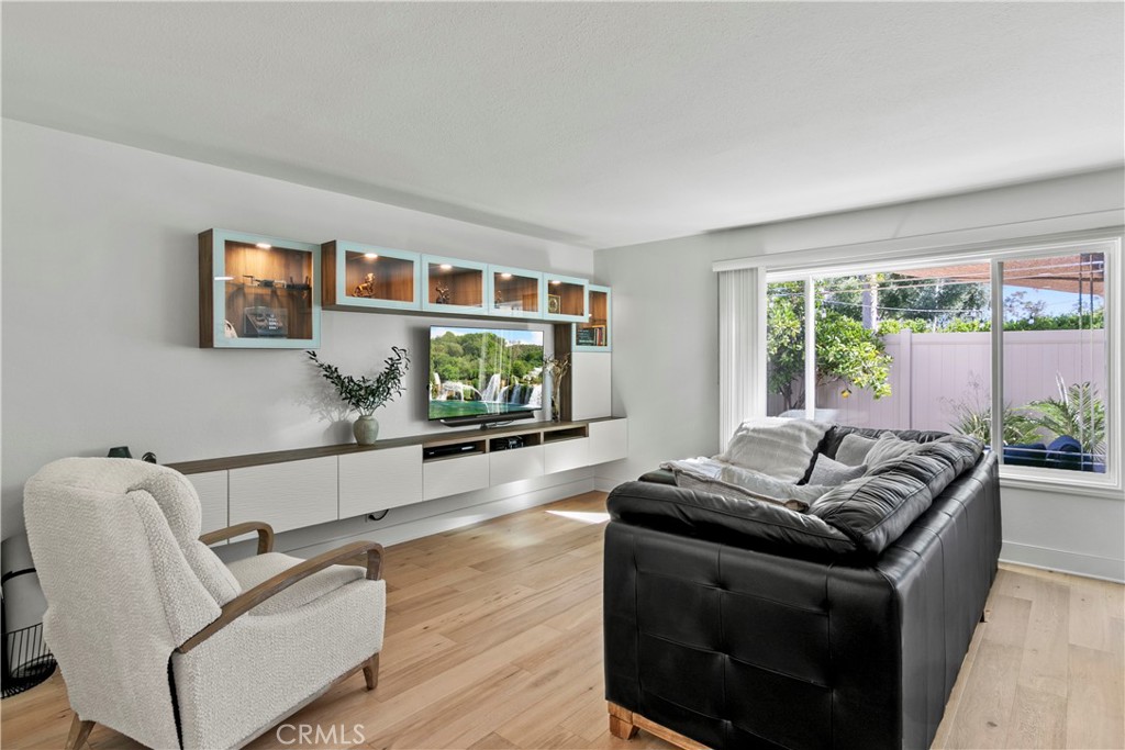 6 Robin Hill Lane